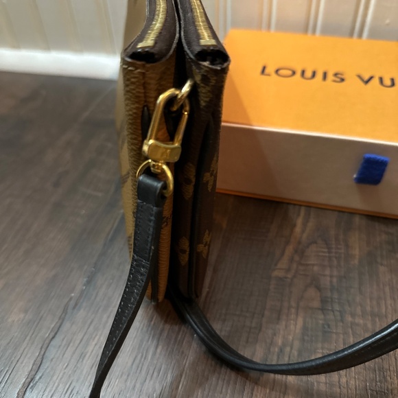 Louis Vuitton Double Zip Pochette Reverse Print - Picture 3 of 4